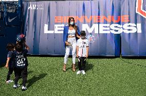 Lionel Messi Unveiling Press Conference - Paris