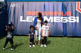 Lionel Messi Unveiling Press Conference - Paris