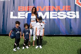 Lionel Messi Unveiling Press Conference - Paris