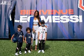 Lionel Messi Unveiling Press Conference - Paris