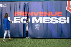 Lionel Messi Unveiling Press Conference - Paris