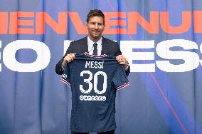 Lionel Messi Unveiling Press Conference - Paris