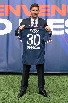 Lionel Messi Unveiling Press Conference - Paris