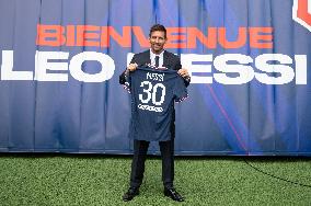 Lionel Messi Unveiling Press Conference - Paris