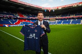 Leo Messi Poses Inside PSG's Parc Des Princes Stadium - Paris