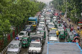 Traffic jams return to Dhaka streets due easing lockdown
