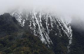 Mt. Daisen covered with season's 1st snow