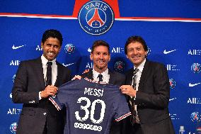 Lionel Messi Unveiling Press Conference - Paris