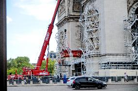 The Arc De Triomphe In Preparation Before Being Packed - Paris