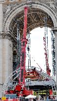 The Arc De Triomphe In Preparation Before Being Packed - Paris