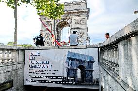 The Arc De Triomphe In Preparation Before Being Packed - Paris