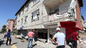 Syrian Shops And Cars Smashed - Ankara