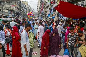 People Throng A Market Despite Covid-19 Spread - Bangladesh