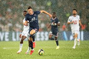 Paris Saint-Germain v Strasbourg - Ligue 1