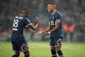 Paris Saint-Germain v Strasbourg - Ligue 1