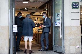 Health pass is compulsory at the Grands Magasins - Paris