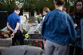 Illustrations Of The Pere Lachaise Cemetery - Paris