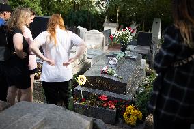 Illustrations Of The Pere Lachaise Cemetery - Paris