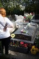 Illustrations Of The Pere Lachaise Cemetery - Paris