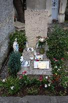 Illustrations Of The Pere Lachaise Cemetery - Paris