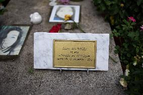 Illustrations Of The Pere Lachaise Cemetery - Paris