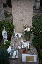 Illustrations Of The Pere Lachaise Cemetery - Paris