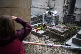 Illustrations Of The Pere Lachaise Cemetery - Paris