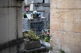 Illustrations Of The Pere Lachaise Cemetery - Paris