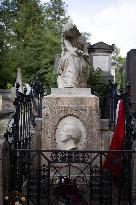 Illustrations Of The Pere Lachaise Cemetery - Paris