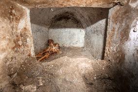 Unique tomb with skeleton discovered in Pompeii - Italy