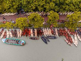 Traditional wooden boats production - Bangladesh