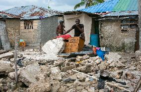 Thousands Left Homeless After Quake - Haiti