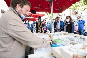 Anne Hidalgo walks throught the streets during the summer annual PS congress- Blois