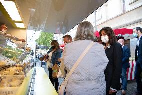 Anne Hidalgo walks throught the streets during the summer annual PS congress- Blois