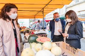 Anne Hidalgo walks throught the streets during the summer annual PS congress- Blois