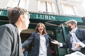 Anne Hidalgo walks throught the streets during the summer annual PS congress- Blois