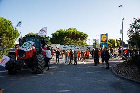 Les Republicains Summer University - ADCGELA Manifestation - La Baule