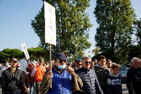 Les Republicains Summer University - ADCGELA Manifestation - La Baule