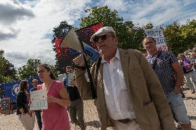 Protesters against the sanitary pass and vaccination - Blois