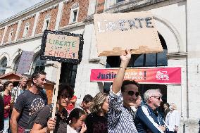 Protesters against the sanitary pass and vaccination - Blois