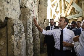 French Président Emmanuel Macron visiting the Al-Nuri Mosque - Mosul