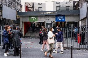 Sanitary Control Of Employees At Galeries Lafayette - Paris