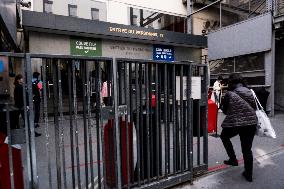 Sanitary Control Of Employees At Galeries Lafayette - Paris