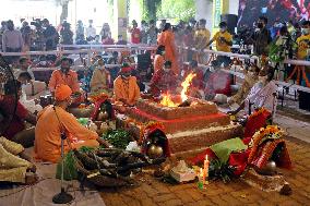 Devotees Prepare Annual Hindu Festival - Dhaka