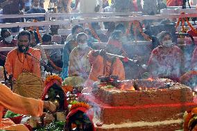 Devotees Prepare Annual Hindu Festival - Dhaka