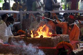 Devotees Prepare Annual Hindu Festival - Dhaka