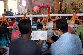 Devotees Prepare Annual Hindu Festival - Dhaka