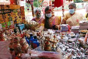 Devotees Prepare Annual Hindu Festival - Dhaka