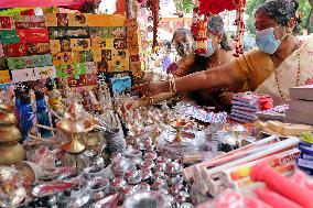 Devotees Prepare Annual Hindu Festival - Dhaka