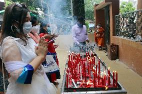 Devotees Prepare Annual Hindu Festival - Dhaka